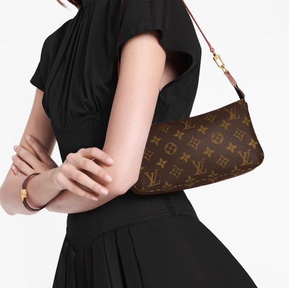 Louis Vuitton Vintage Pochette Accessoires handbag with strap - Picture 4 of 17